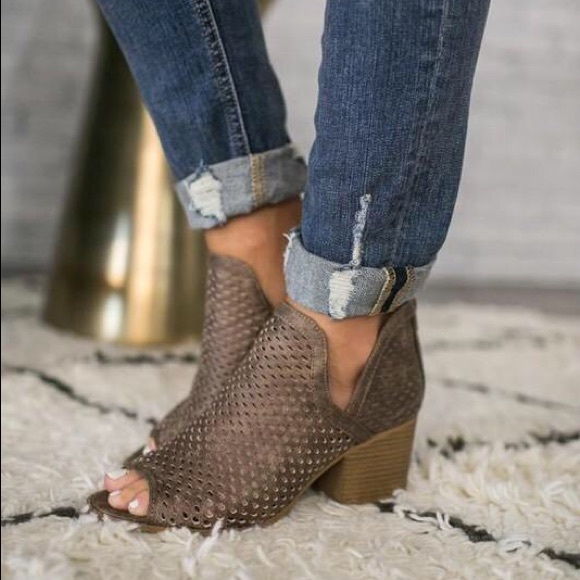 'Florence’ Booties. - Picture 4 of 4